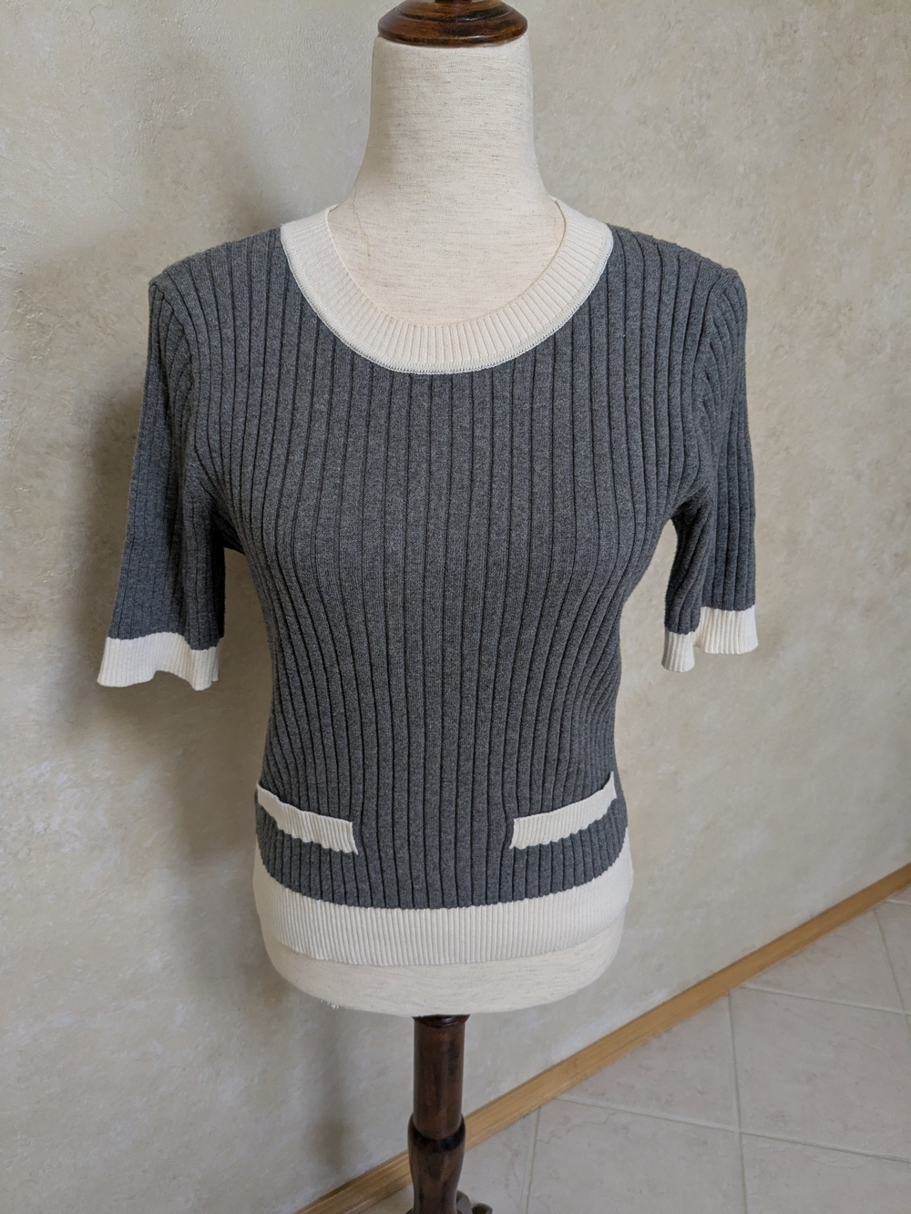 LOFT Gray Ribbed Short-Sleeve Sweater with Cream Trim